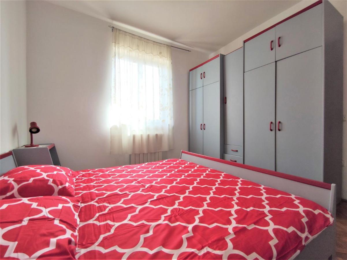 Apartments Morena Rakalj Екстер'єр фото